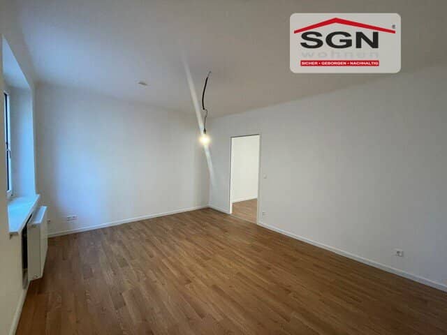 2-room renovated cooperative apartment in Hainburg center