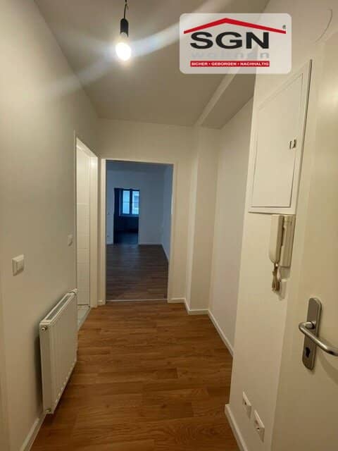 2-room renovated cooperative apartment in Hainburg center