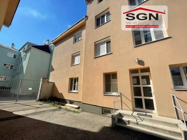2-room renovated cooperative apartment in Hainburg center