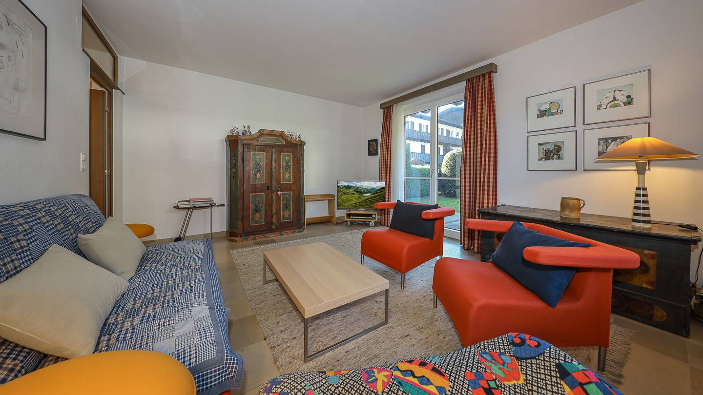 Erdgeschosswohnung with private garden and mountain view