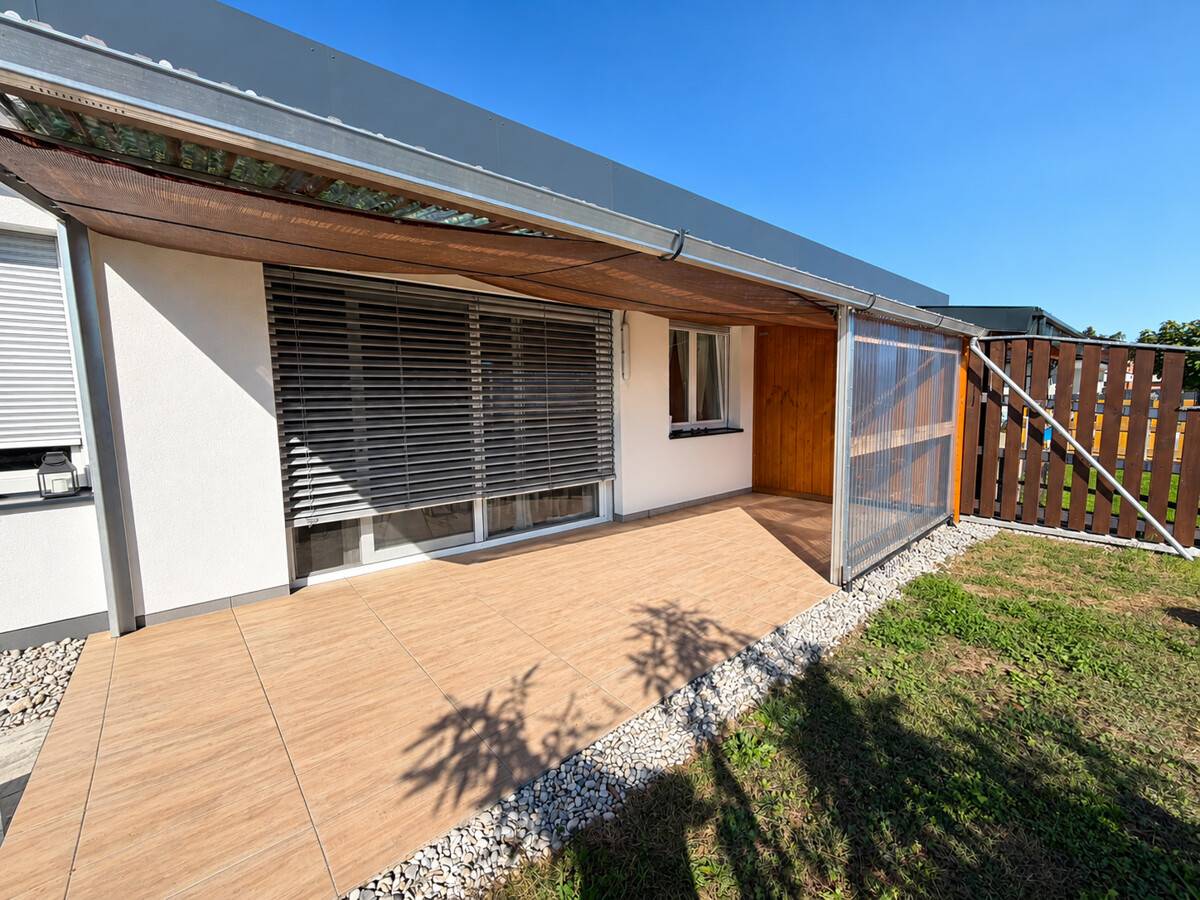 Family apartment with private garden and terrace in a quiet location