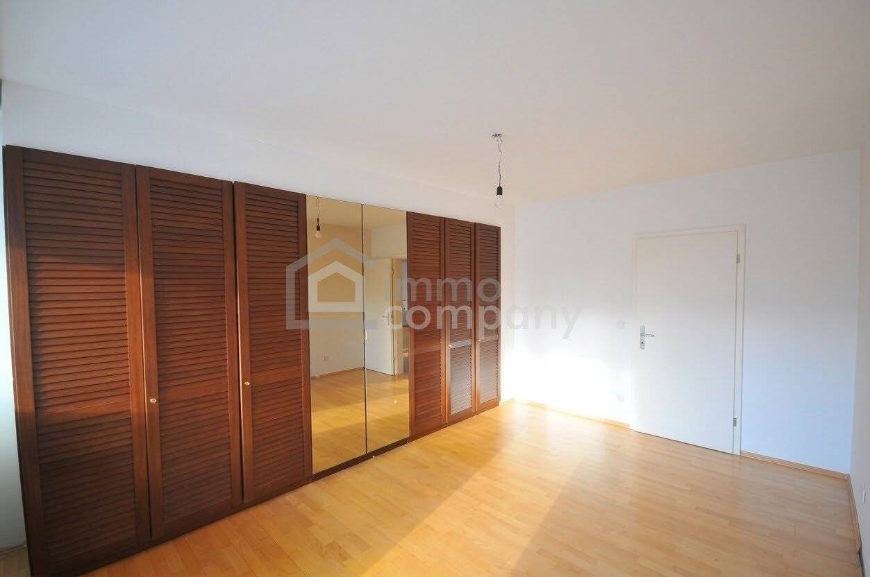 Modern 3-room apartment in Eugendorf with balcony, fitted kitchen and bathtub