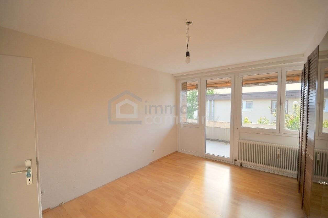 Modern 3-room apartment in Eugendorf with balcony, fitted kitchen and bathtub