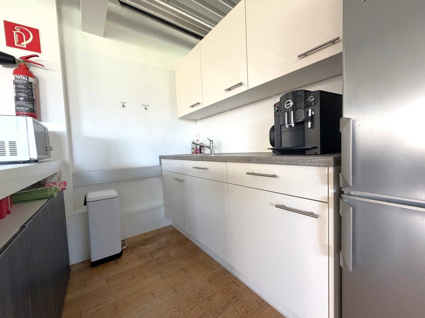 Bright Air-conditioned Office Space with Distant View in Rankweil - Parking Included