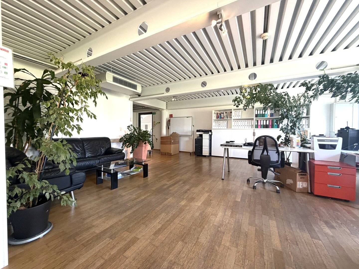 Bright Air-conditioned Office Space with Distant View in Rankweil - Parking Included