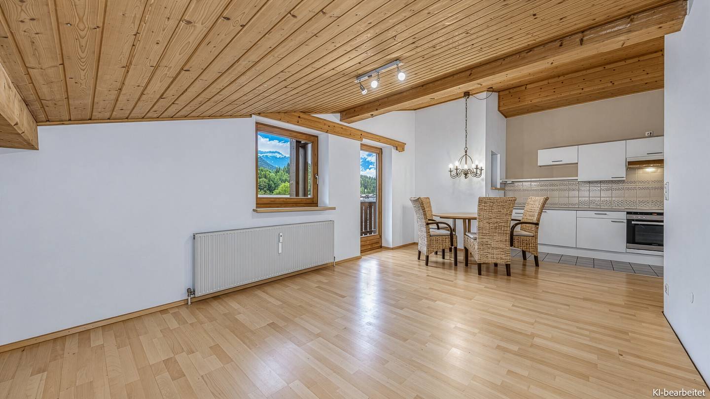 Dachgeschosswohnung mit Bergblick und Ostbalkon