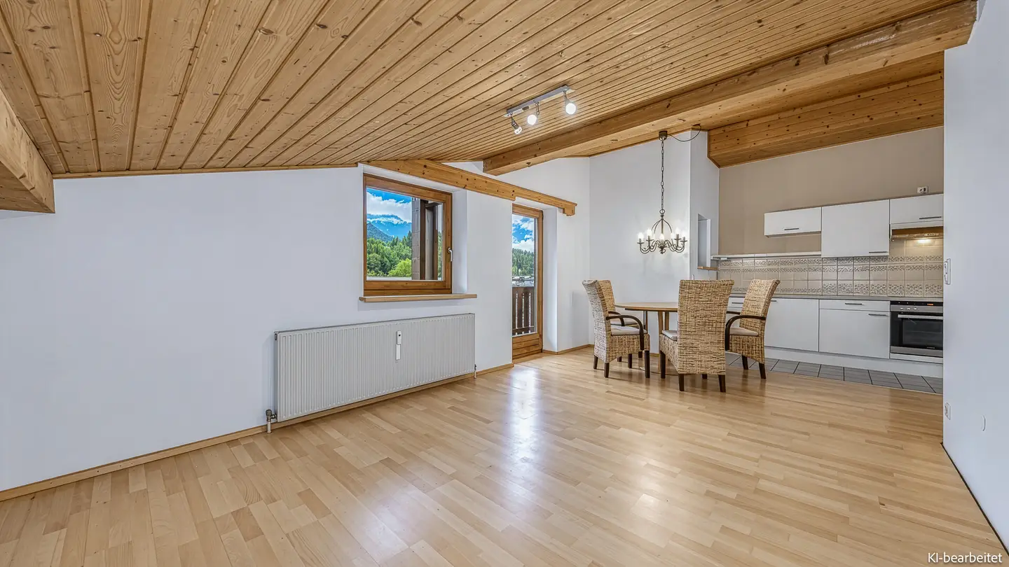 Dachgeschosswohnung mit Bergblick und Ostbalkon