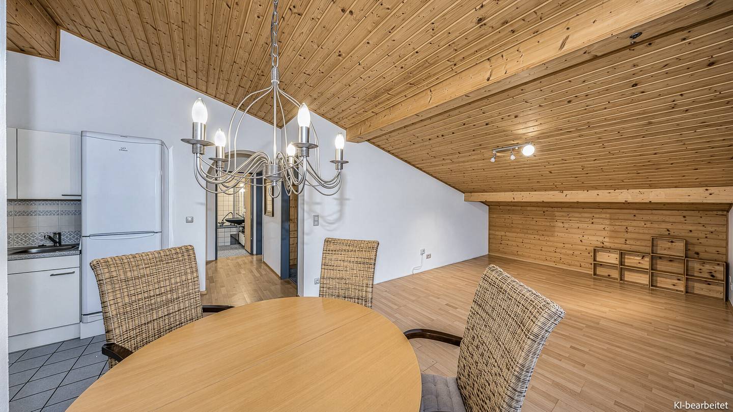 Dachgeschosswohnung mit Bergblick und Ostbalkon