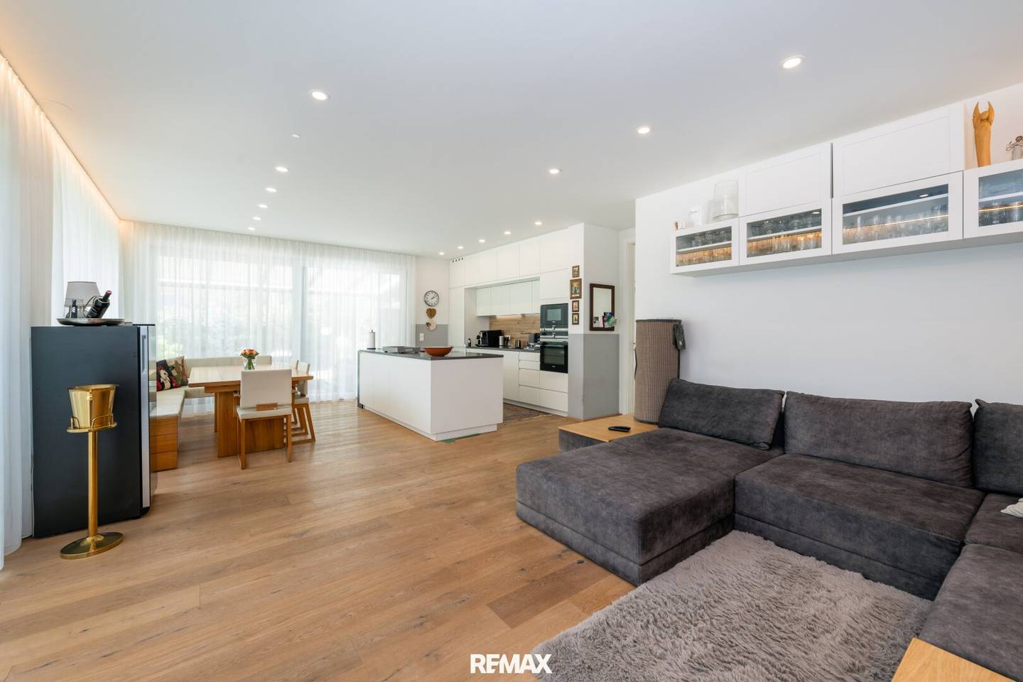 LIVING LIKE IN YOUR OWN HOUSE: Garden dream with pool in quiet green location