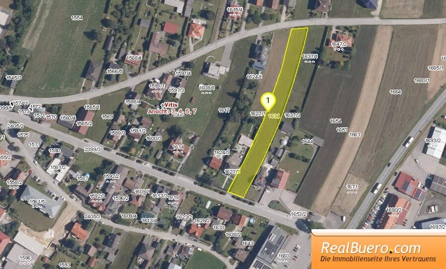 Residential and commercial building in the center of Vitis with green area and outbuildings (1.236m²) and building land (3261m²)