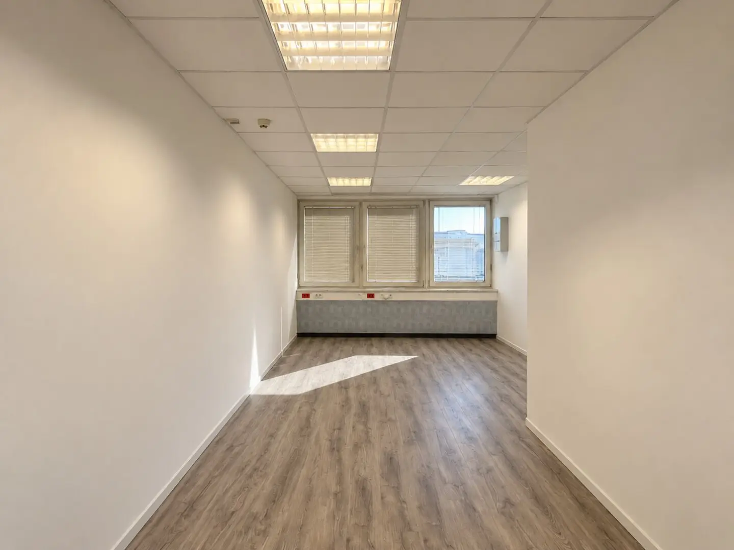Quiet small offices in central location directly at U4 U6