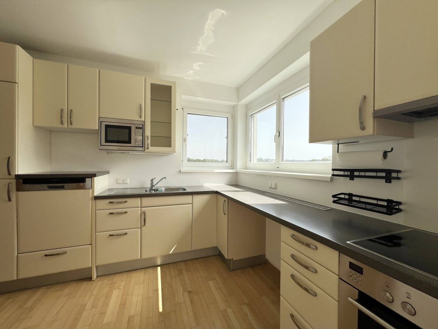 115 m² living comfort: two children's rooms, master area and loggia
