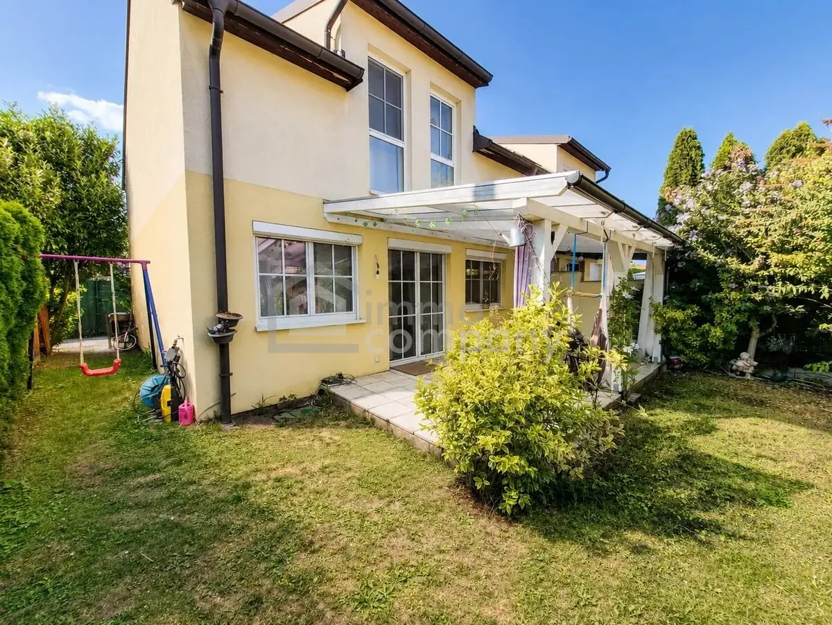 Family-friendly semi-detached house with garden, terrace &amp; good infrastructure in Stockerau