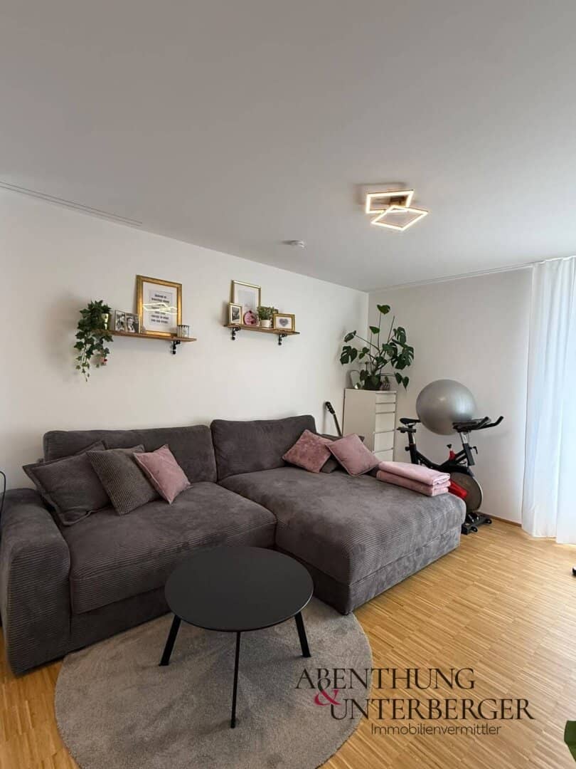 Modern terrace apartment 58m² with mountain view, loggia, garage &amp; fitted kitchen in Volders