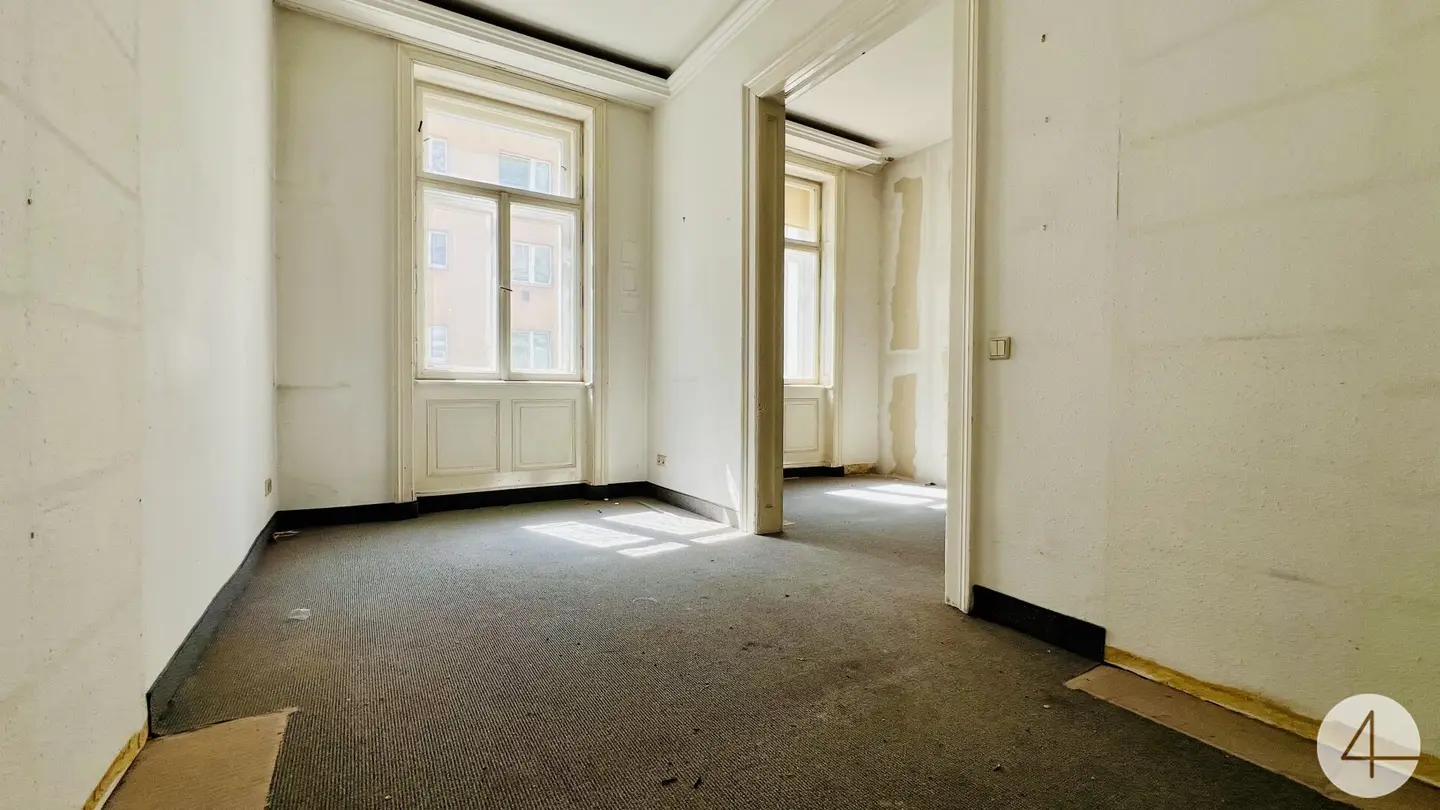 Renovation required 2-room period apartment in Alsergrund