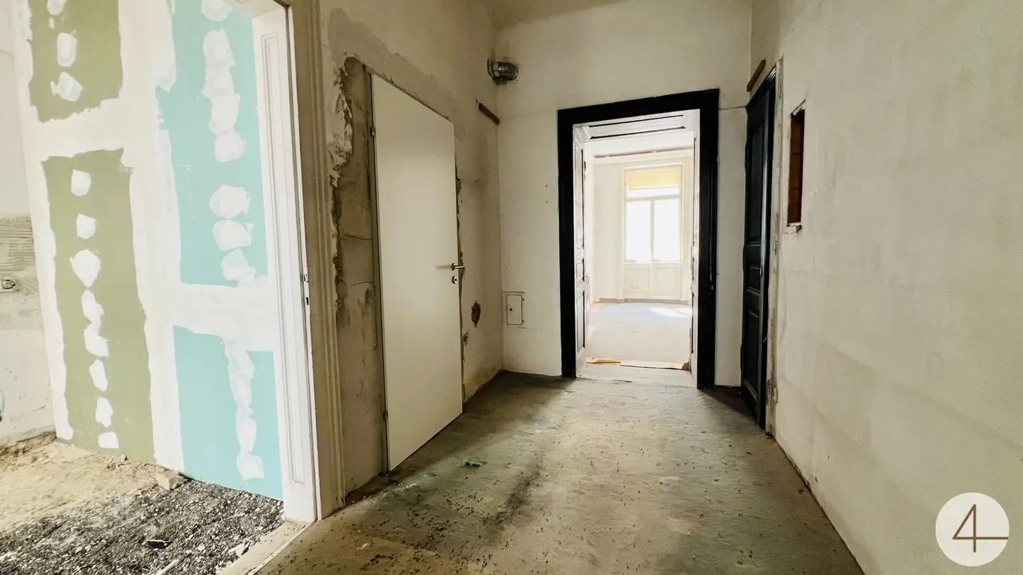 Renovation required 2-room period apartment in Alsergrund