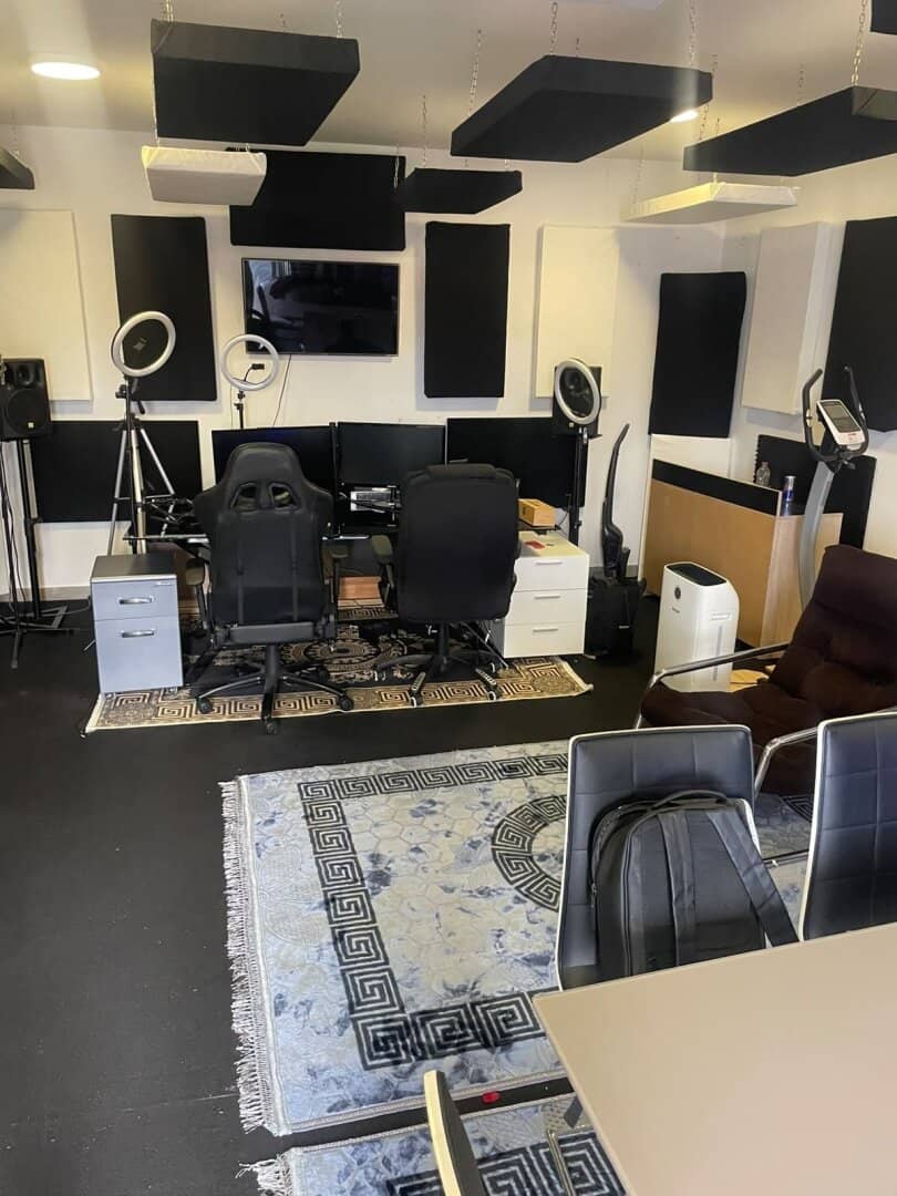 COMMISSION-FREE!!! Various usage options office, music rehearsal room, hobby, photo studio etc. 32.5 m² NO8