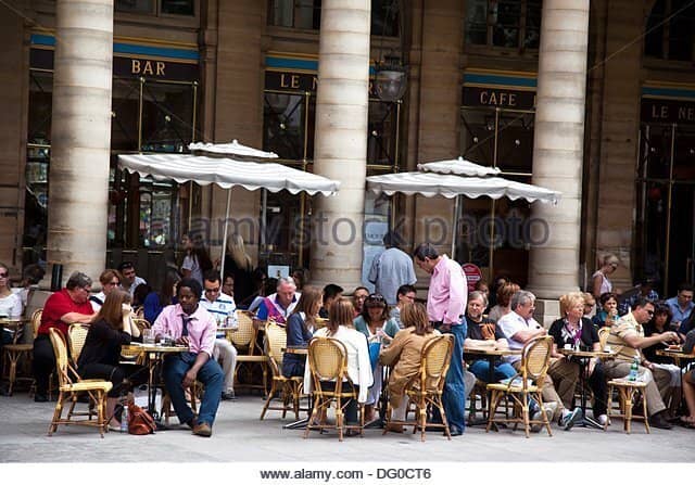 Large outdoor seating area profitable well-known cafe restaurant Gastrotel Immobilien