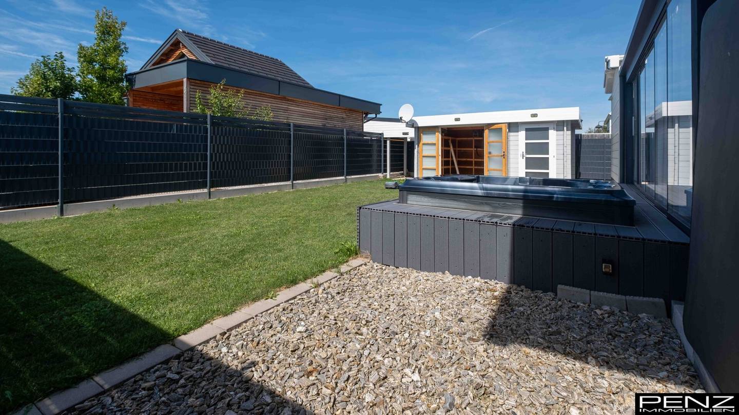 PETTENBACH: Holiday feeling all year – Exclusive mobile home with wintergarden, whirlpool &amp; dreamlike outdoor area