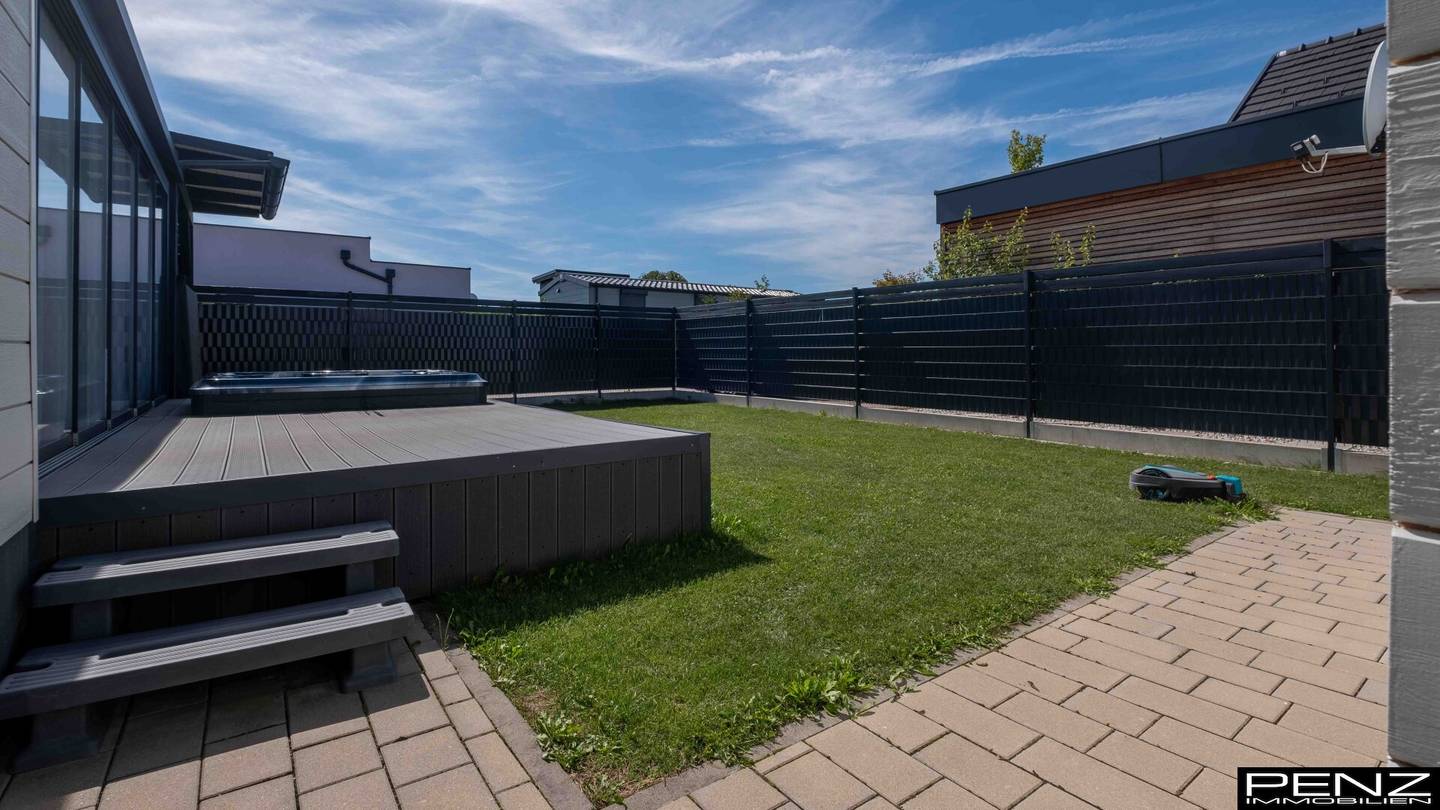 PETTENBACH: Holiday feeling all year – Exclusive mobile home with wintergarden, whirlpool &amp; dreamlike outdoor area