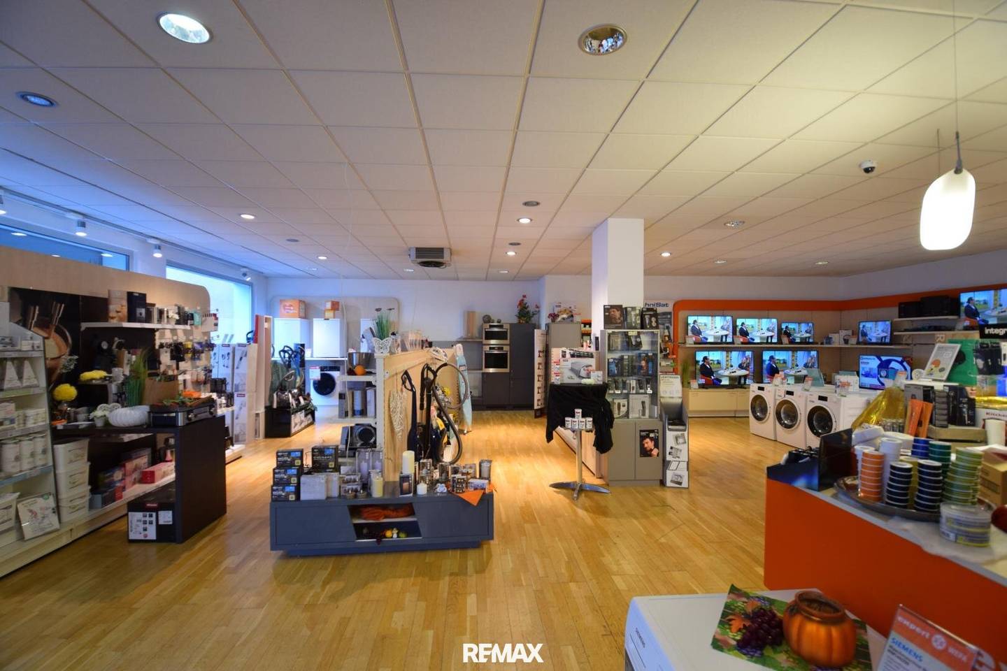Investment – Commercial and Office Building with Existing Lease
