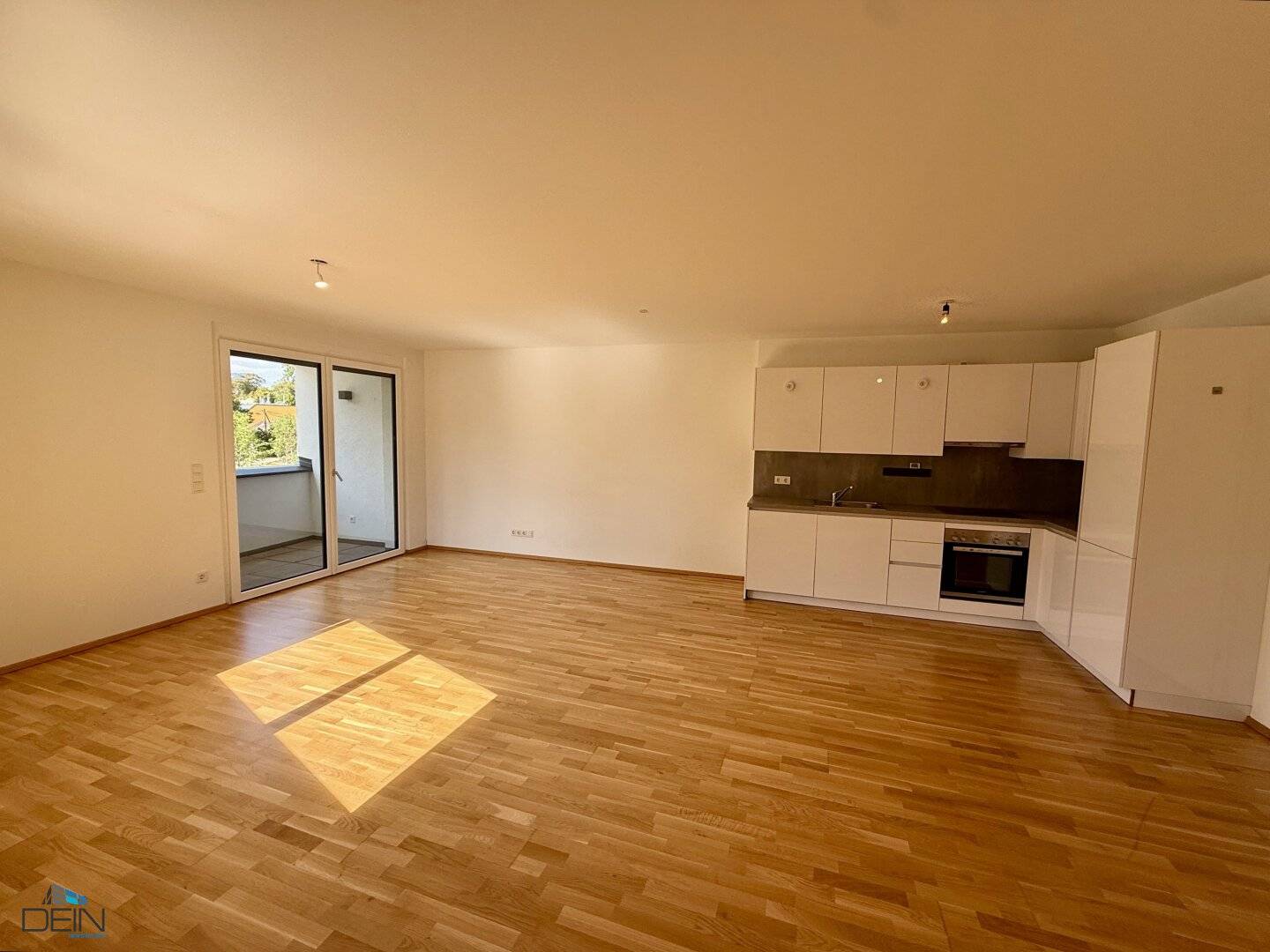NEU! RUHIGE 1 ZIMMER NEUBAUWOHNUNG MIT EINER LOGGIA NÄHE BADETEICH SÜSSENBRUNN!