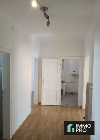 Charming 2.5-room old building apartment in prime location