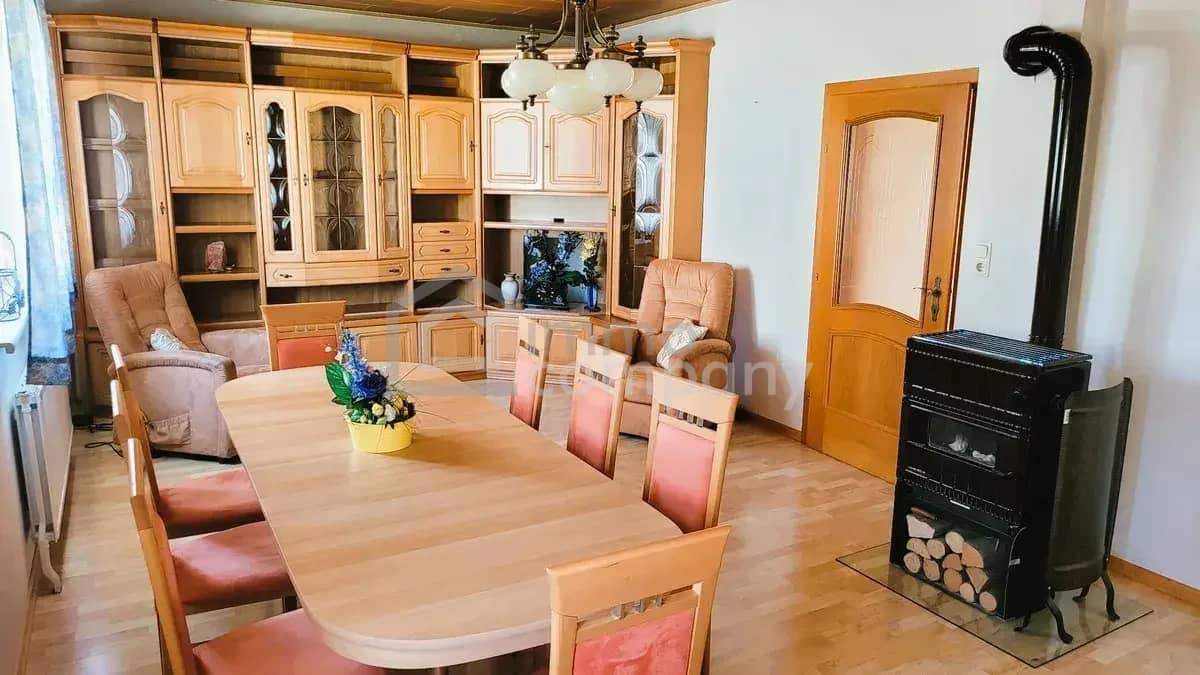 Charming single-family house and storage hall with garden, balcony and garage in Winden am See – 379.000 €