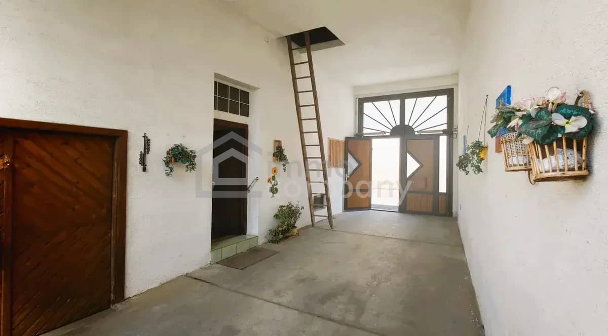 Charming single-family house and storage hall with garden, balcony and garage in Winden am See – 379.000 €