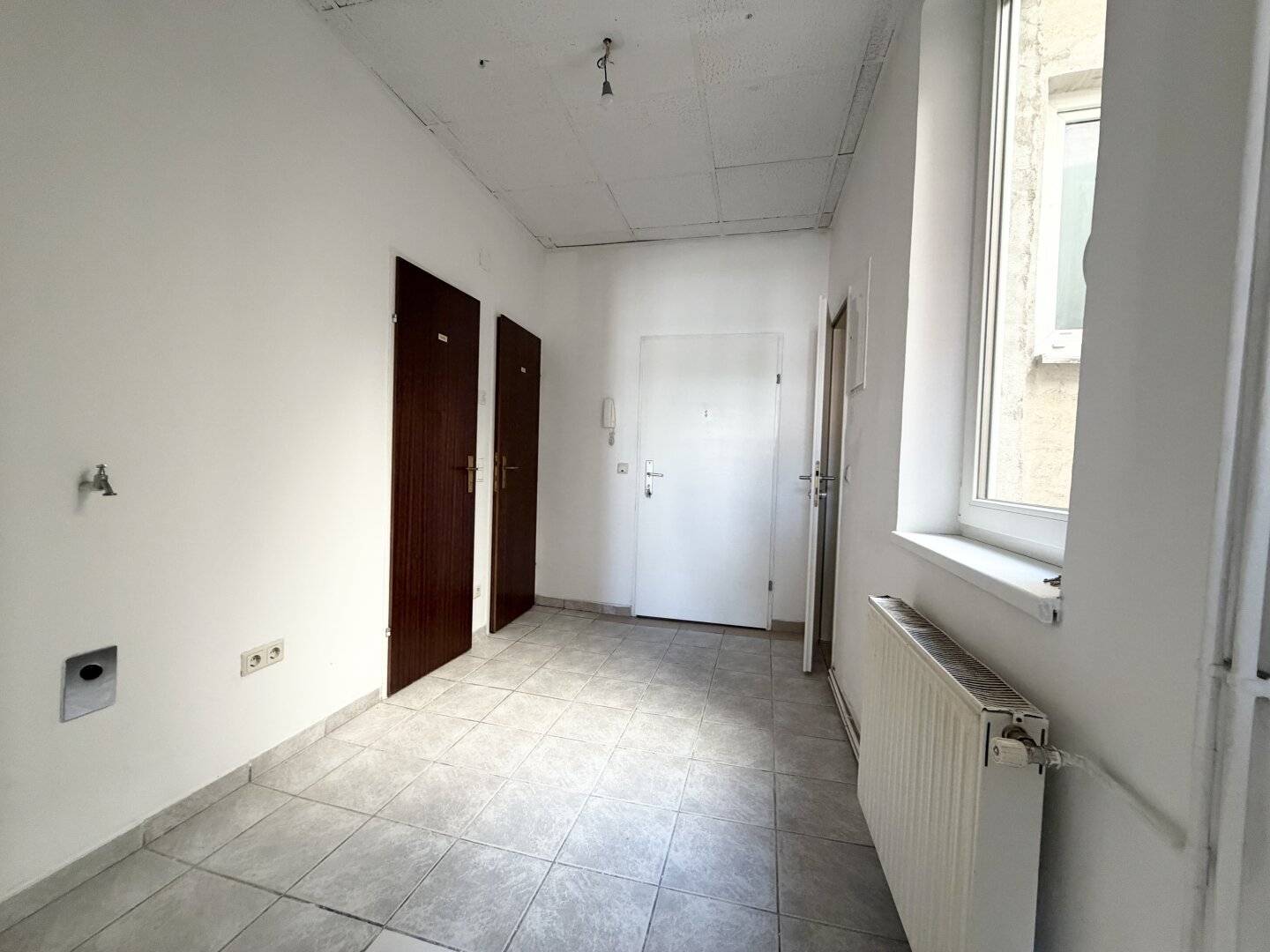 Unlimited-term WG-suitable 5-room apartment in 15th district near U4 and U6
