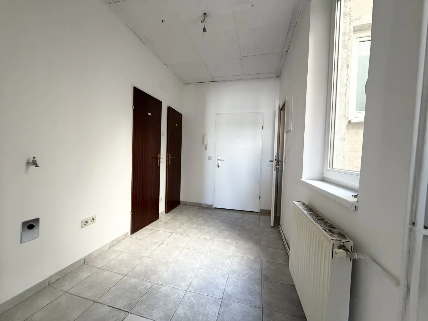 Unlimited-term WG-suitable 5-room apartment in 15th district near U4 and U6