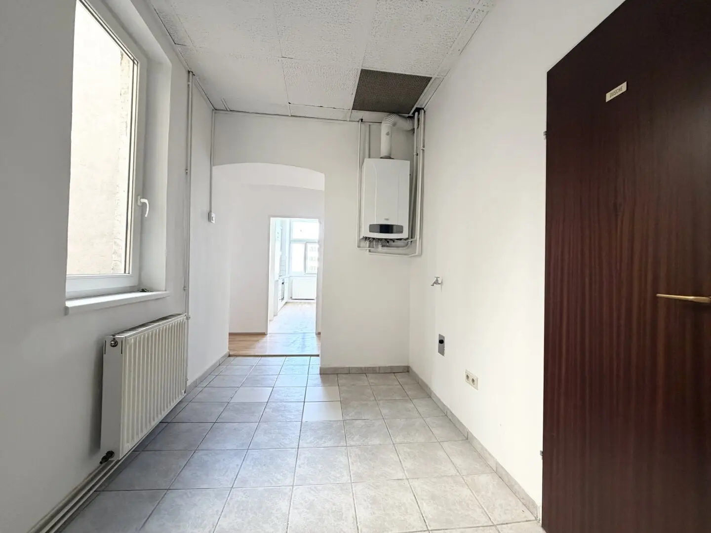 Unlimited-term WG-suitable 5-room apartment in 15th district near U4 and U6