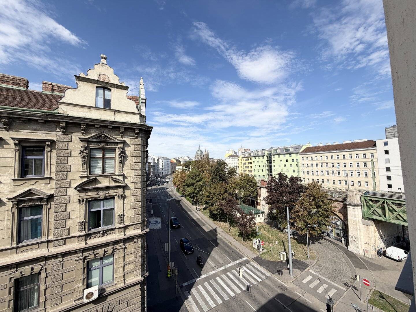 Unlimited-term WG-suitable 5-room apartment in 15th district near U4 and U6