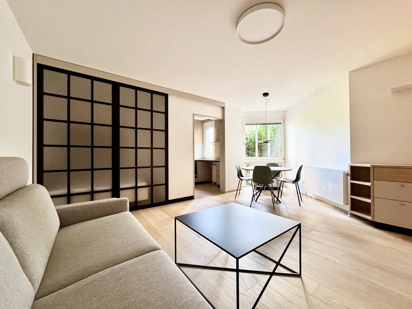 1120 Vienna - Near Schloss Hetzendorf  Beautiful first occupancy after complete renovation  Modern furnished living-sleeping room with sleeping niche for rent