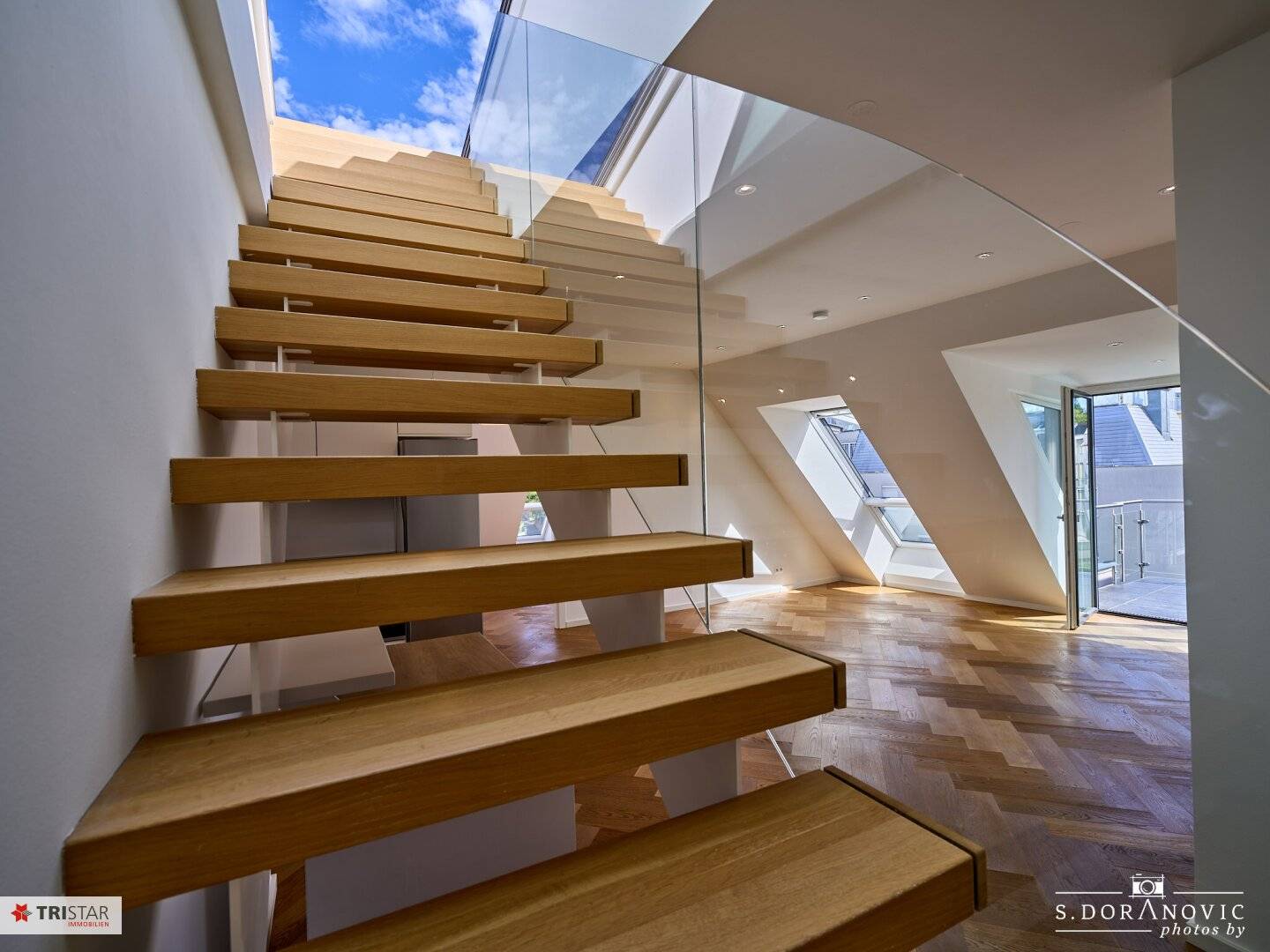 NEU! ++ DACHGESCHOSSWOHNUNG MIT BALKON + GROSSE DACHTERRASSE ++ TRAUMHAFTER BLICK ÜBER WIEN ++ KLIMAANLAGE + KÜCHE ++ TOPLAGE IM 13. BEZIRK ++
