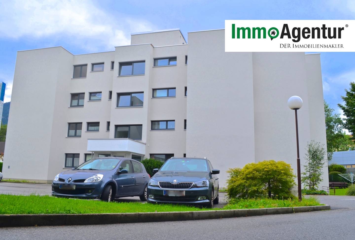 Bright apartment in well kept complex with cellar