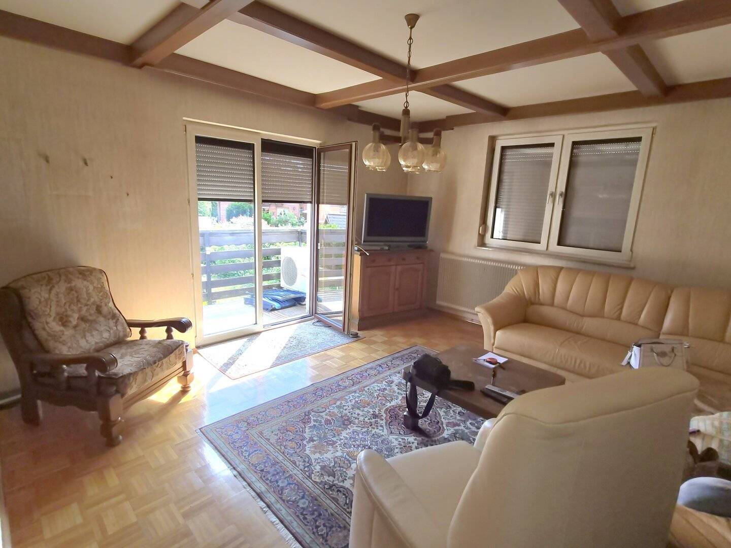 Two-family house with pool at the edge of the forest for sale!
