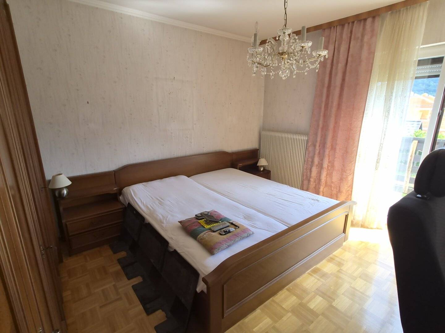 Two-family house with pool at the edge of the forest for sale!