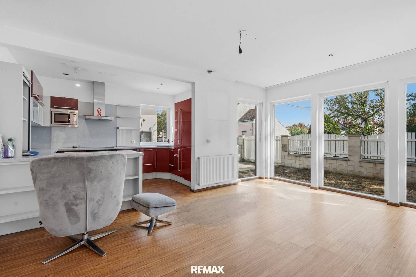 An adaptable home for the whole family (5 rooms), green surroundings, tranquility and the city just a quick suburban train hop away