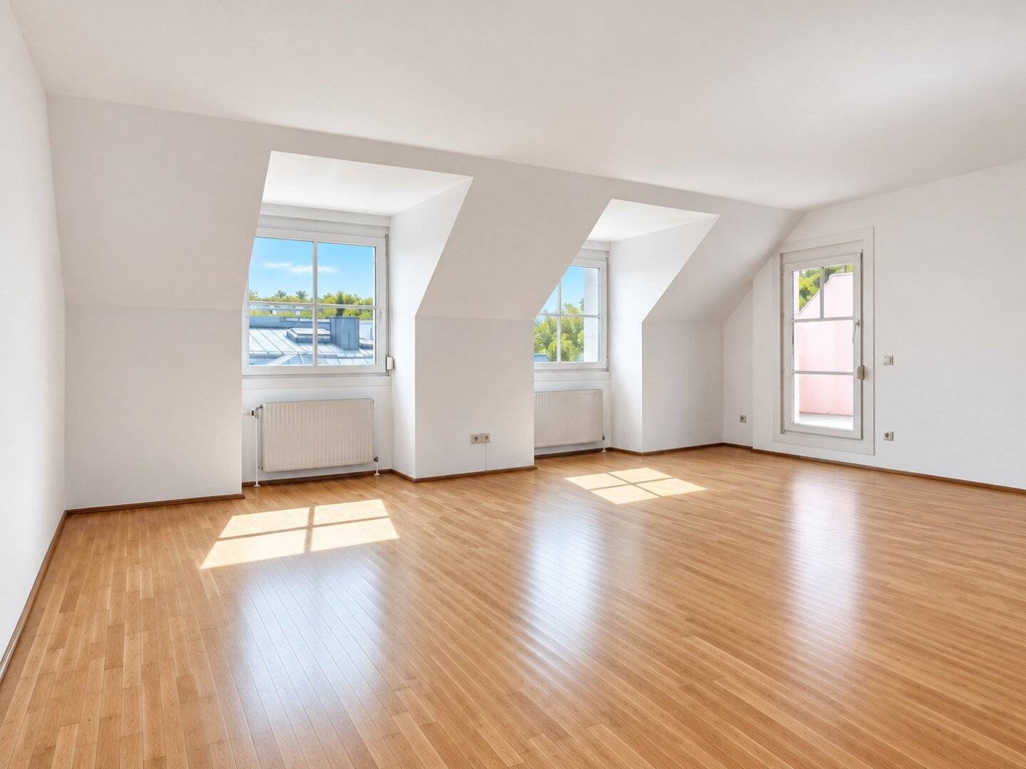 Sonnige Dachgeschoss-Maisonette mit Terrasse und Wienblick in absoluter Grünruhelage