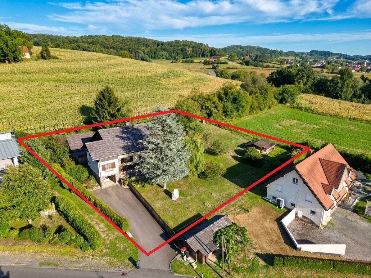 Einfamilienhaus mit Charme auf rund 2.350 m² im südoststeirischen Hügelland – Dachgeschoss ausbaufähig zur zweiten oder erweiterten Wohneinheit!