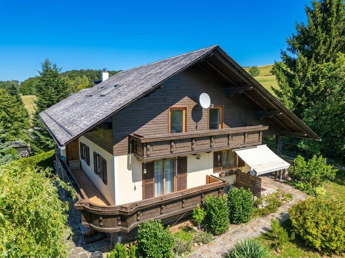 Einfamilienhaus mit Charme auf rund 2.350 m² im südoststeirischen Hügelland – Dachgeschoss ausbaufähig zur zweiten oder erweiterten Wohneinheit!