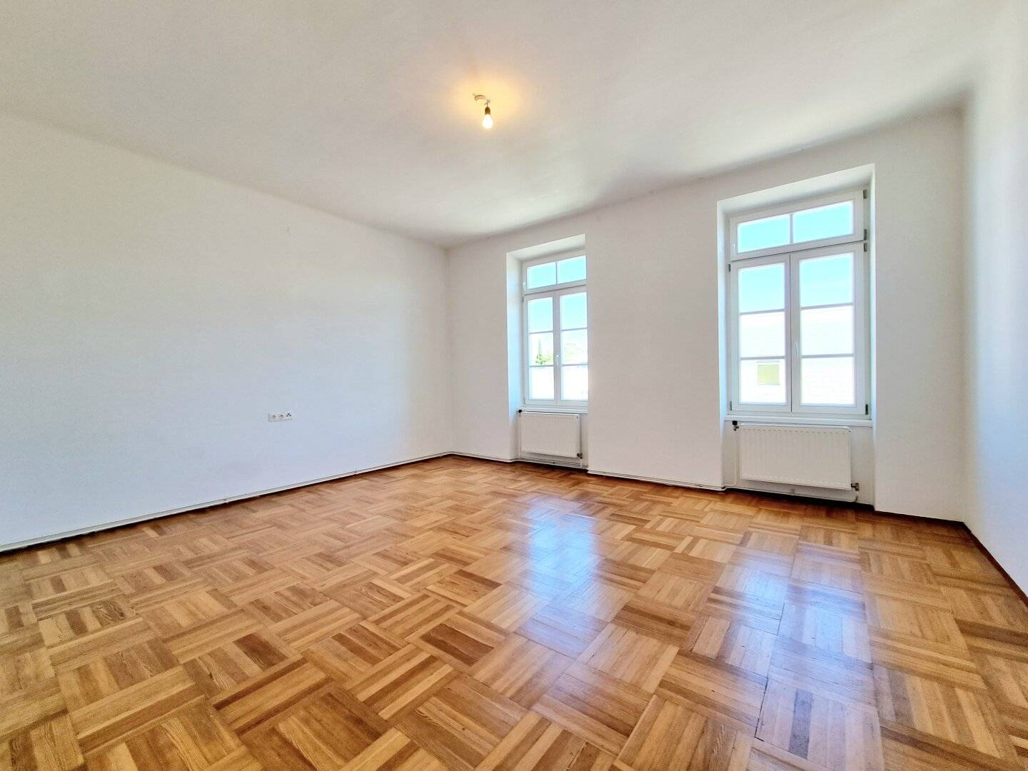 58 m² with two rooms and elevator – € 649 including operating costs