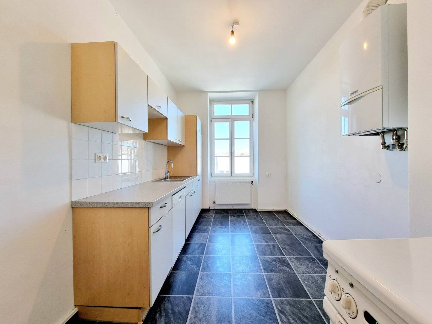 58 m² with two rooms and elevator – € 649 including operating costs