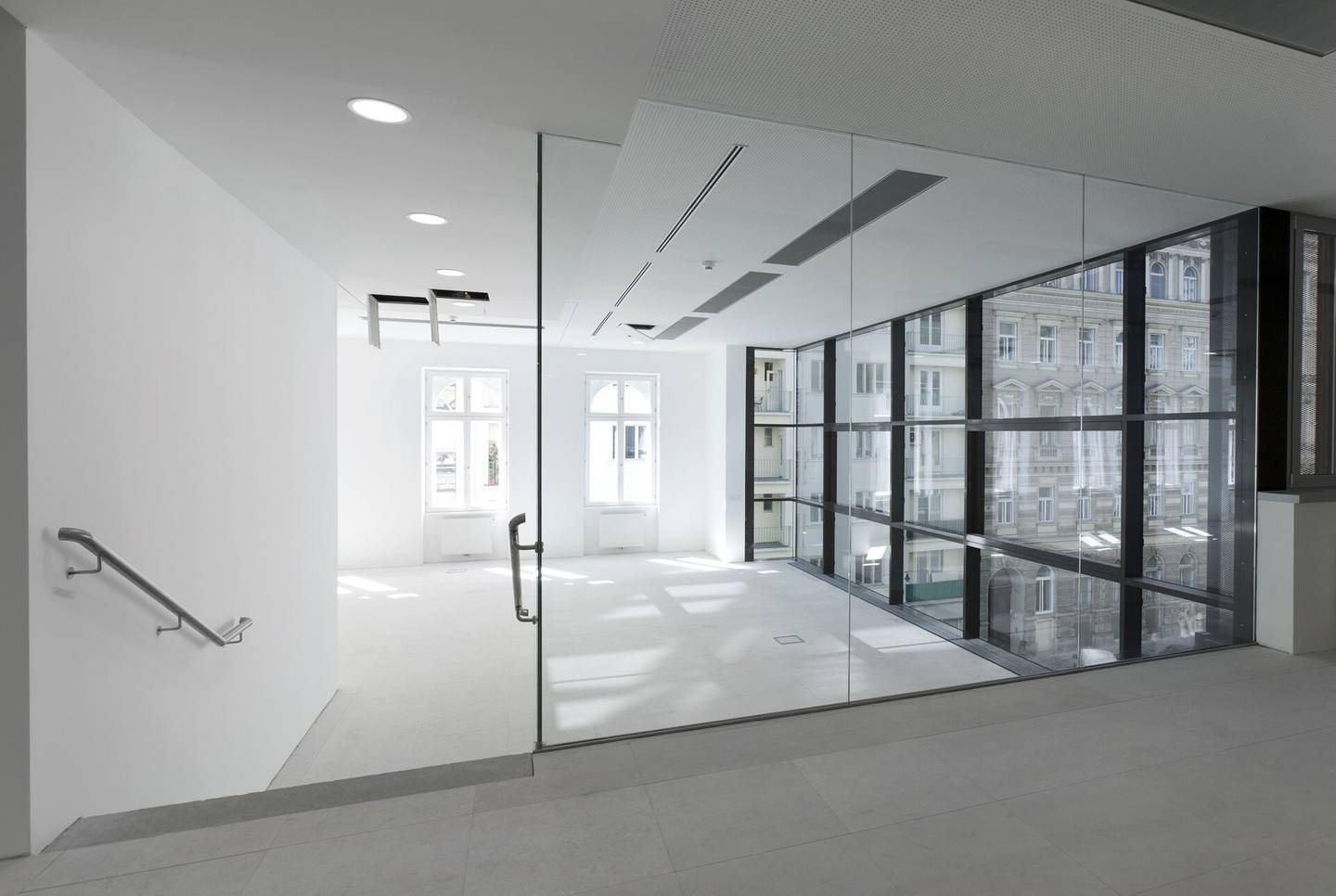 Bright new build apartment in central location