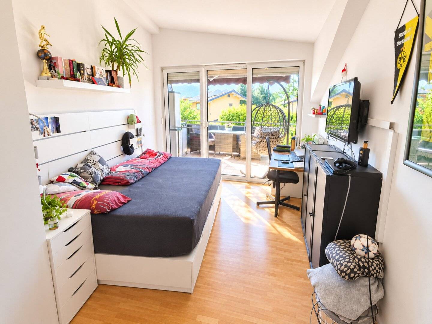 Above the roofs of Siezenheim: Wonderful and spacious attic apartment with great view and prime location