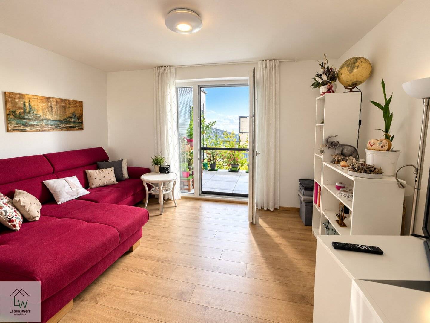 Living with plenty of space – 3 rooms, loggia &amp; 2 parking spaces