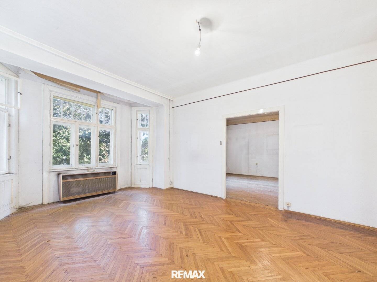 Period villa in a quiet location for major renovation