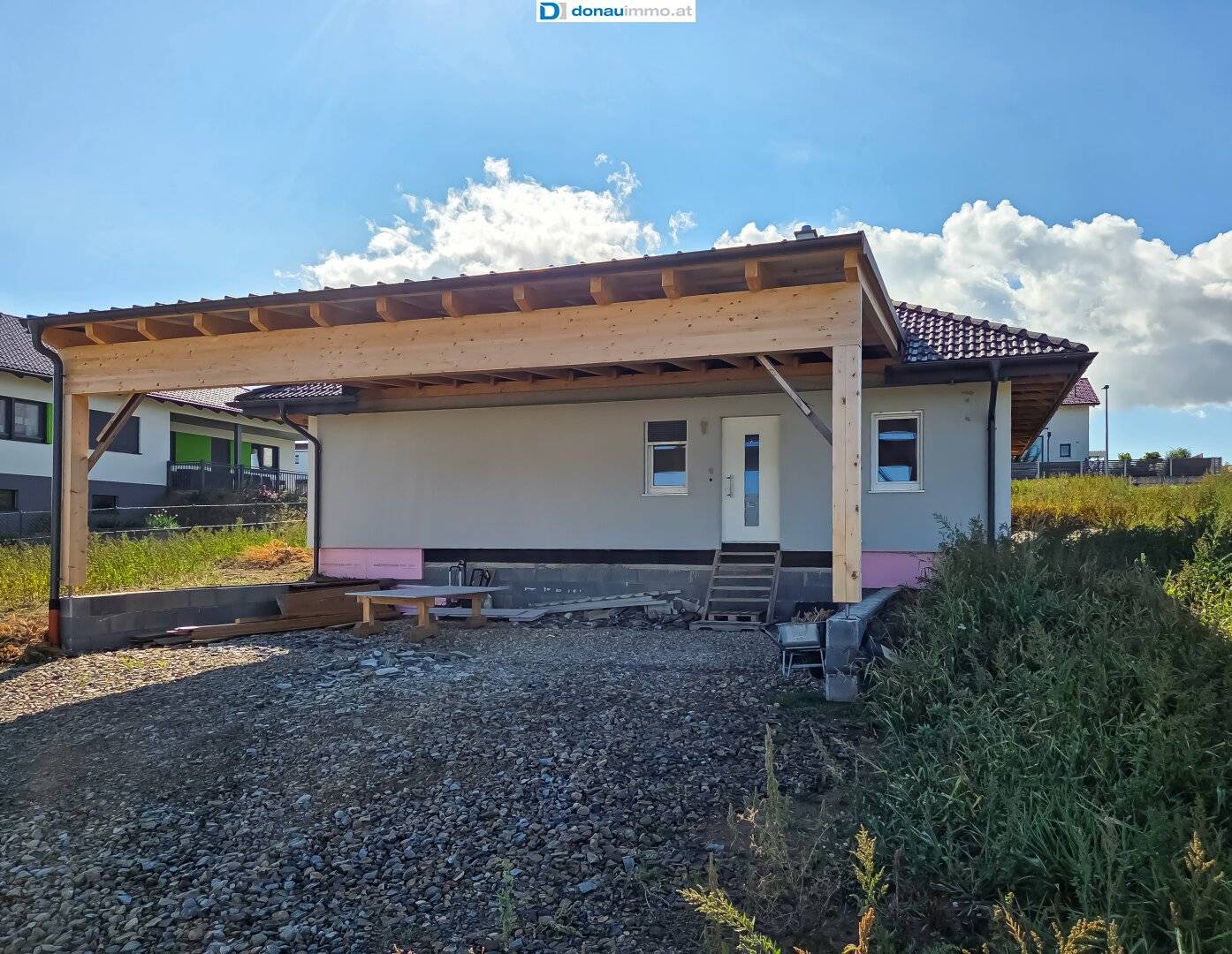Newly rebuilt and ready to move in: Modern bungalow in a quiet location