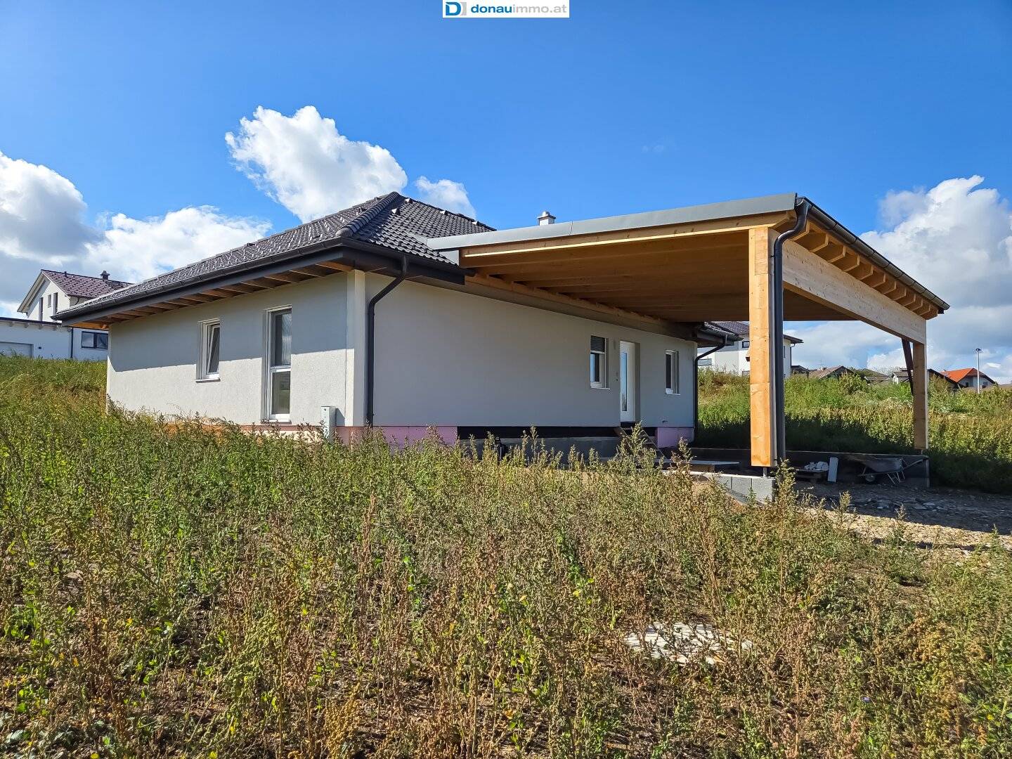 Newly rebuilt and ready to move in: Modern bungalow in a quiet location